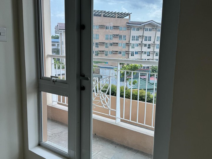 3-bedroom with balcony Condo For Sale in Pasig Metro Manila