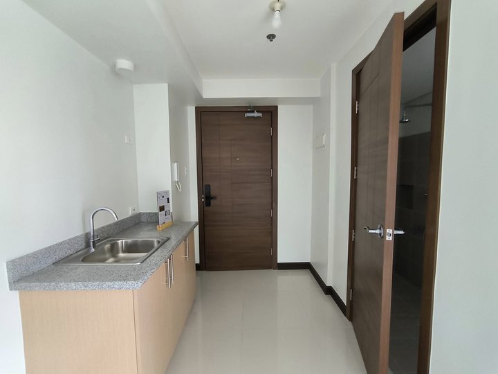 1-Bedroom End Unit Residential near in MOA Complex