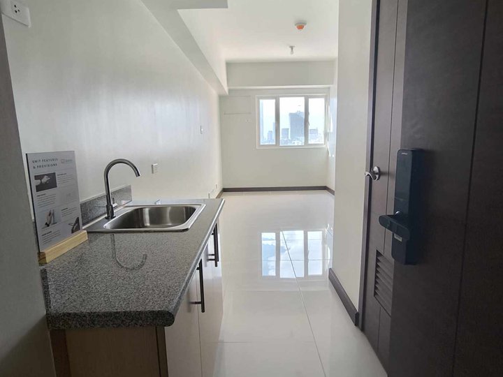 Condo in pasay quantum residences near lrt buendia taft ave pasay