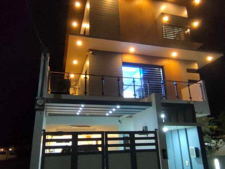 THREE-STOREY HOUSE FOR SALE IN AN EXCLUSIVE SUBDIVISION IN SAN FERNANDO CITY, PAMPANGA