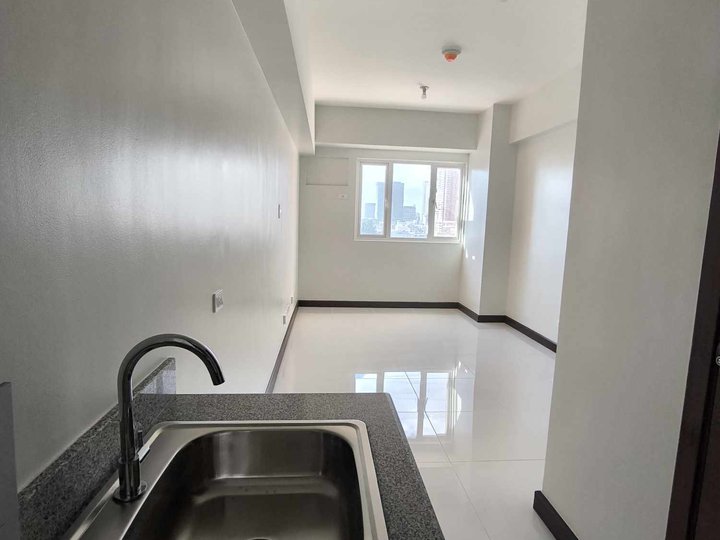 ready for occupancy condo in pasay quantum residences near la salle libertad pasay