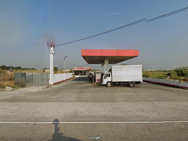 RUSH SALE COMMERCIAL PROPERTY W/ GAS STATION ALONG MC ARTHUR HIGHWAY IN CAPAS TARLAC