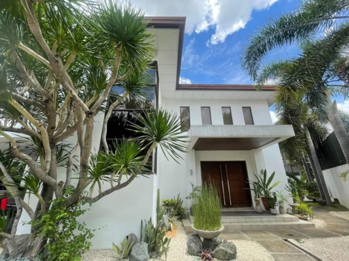 HOUSE FOR RENT IN ALABANG 400!