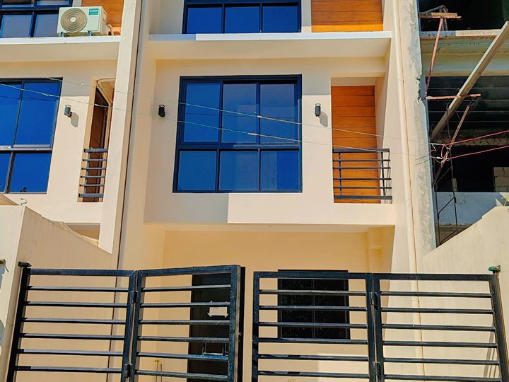 4-bedroom Townhouse For Sale in San Mateo Rizal