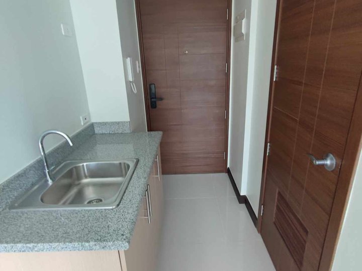 ready for occupancy Condo in pasay studio near dltb jam liner taft
