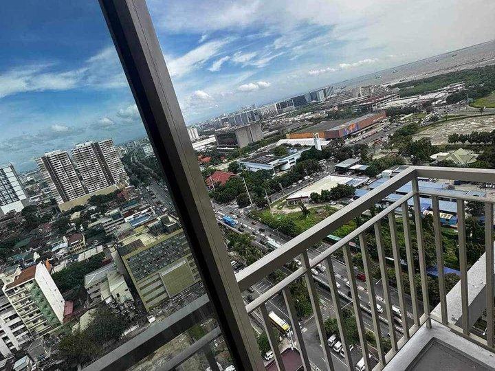 Premium 1 Bedroom in Coast Residences with a great view and balcony