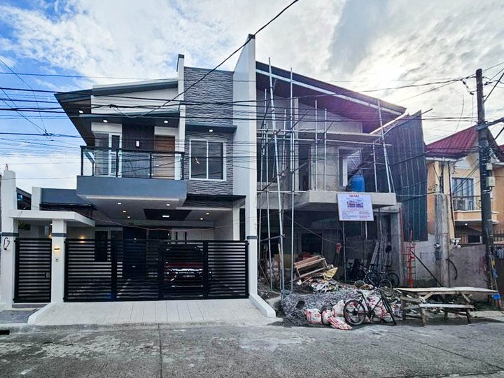 5-bedroom  House For Sale in Las Pinas Metro Manila