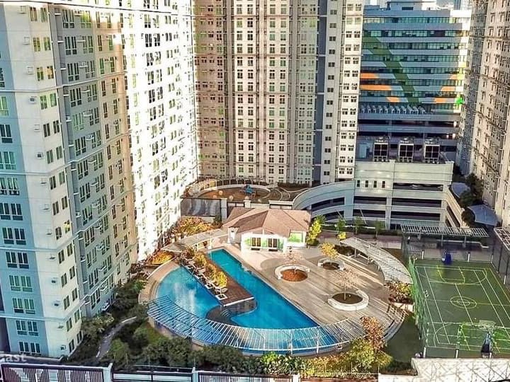 Discounted 38.00 sqm 2-bedroom Condo Rent-to-own in Makati