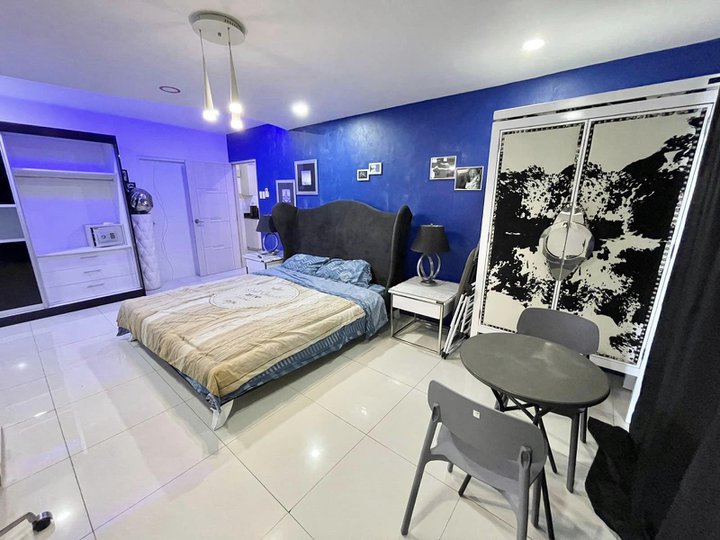 FOR SALE 1BEDROOM TYPE CONDO UNIT IN ANGELES CITY NEAR CLARK AND FIELDS AVENUE