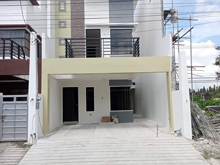 House and Lot for sale in front of Enchanted Kingdom in Sta. Rosa City, Laguna