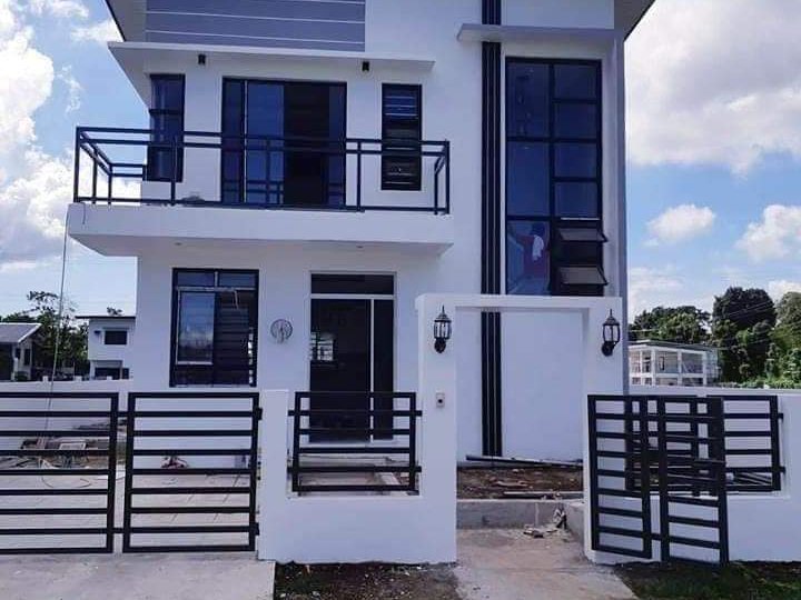 Classy Juana Model 3BR House 1 Garage at HILLSBORO for construction