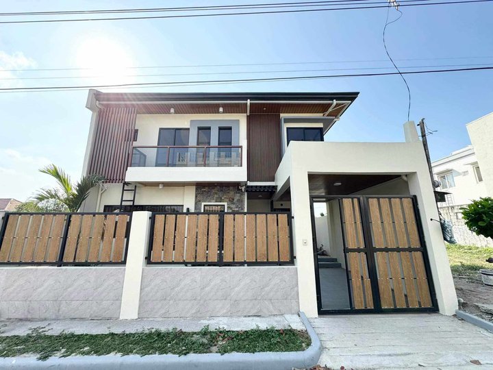 4-bedroom House For Sale in Angeles, Pampanga