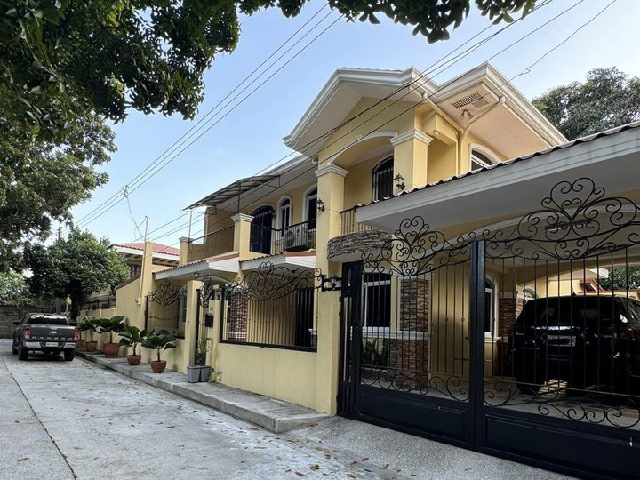 FOR SALE WELL-MAINTAINED MEDITERRANEAN TWO STOREY HOUSE WITH SWIMMING POOL IN ANGELES CITY