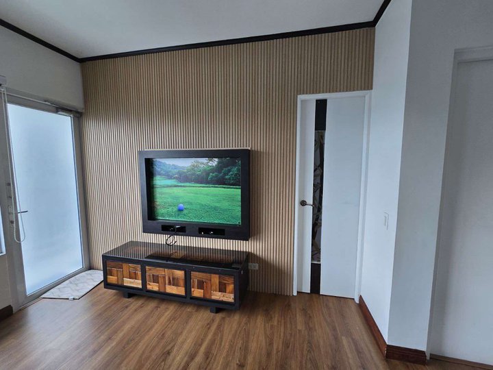 1 Bedroom with balcony and parking in Two Serendra Meranti for lease