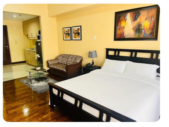 Mosaic Tower at Legazpi Village, Makati City  34 sqm Studio Condo For Sale (Near Greenbelt)