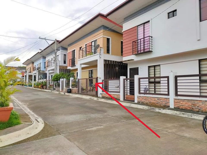 Pre-Owned 3-bedroom in Amiya Rosa 1, Brgy Bolbok Lipa City - House and Lot For Sale - 102 SQM