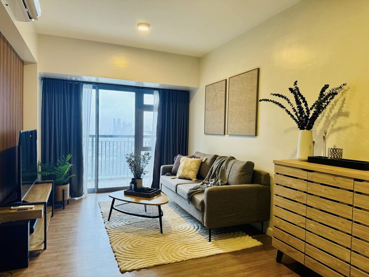 1 Bedroom Condo with Parking for Sale in Park Triangle Residences BGC