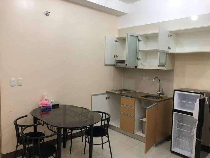 Spacious 1 Bedroom with parking in BGC for lease - semi furnished
