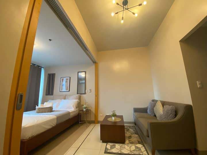 Modern one bedroom in One Uptown Residences in BGC for lease