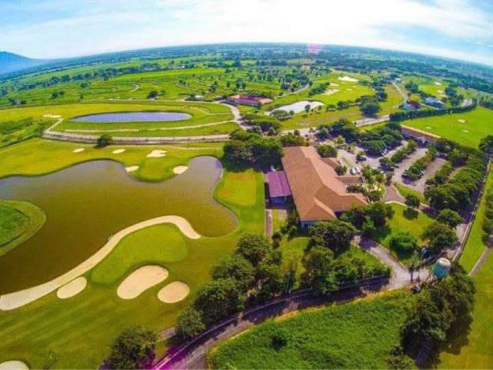 FOR SALE RESIDENTIAL LOTS W/ GOLF SHARE WITHIN AN EXCLUSIVE COMMUNITY NEAR SM PAMPANGA