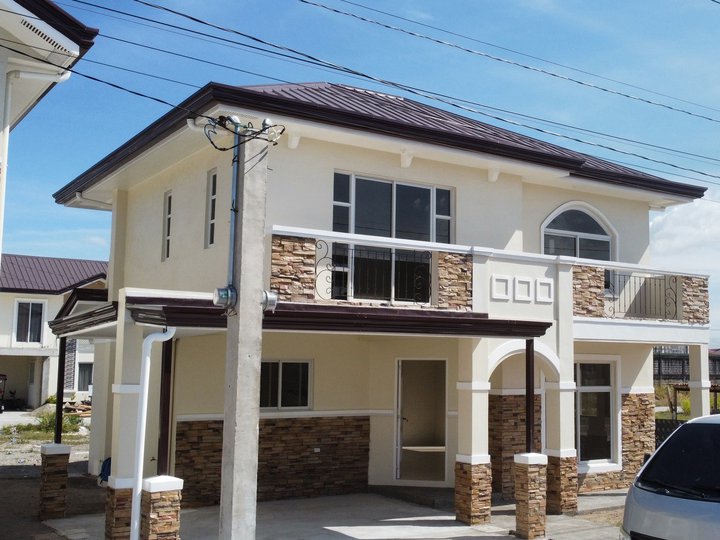 FOR SALE BRAND NEW HOUSE READY FOR OCCUPANCY MARQUEE MALL, NLEX & LANDERS