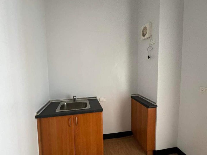 For Sale: Spacious 2-Bedroom Condo in Cambridge Village 4,082,000