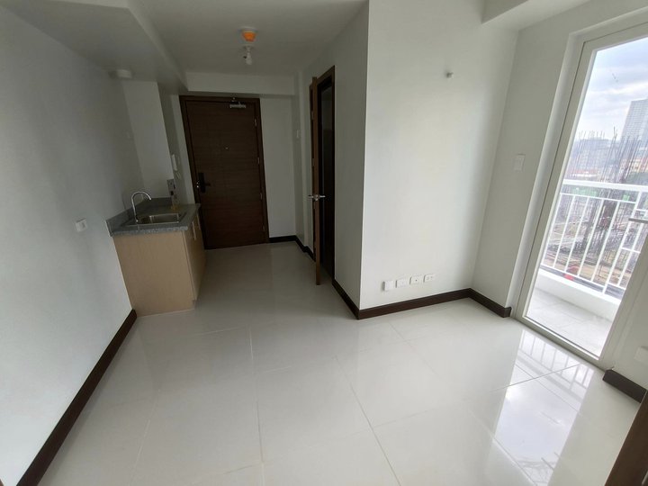 ready for occupancy condo in pasay quantum residences near la salle libertad pasay