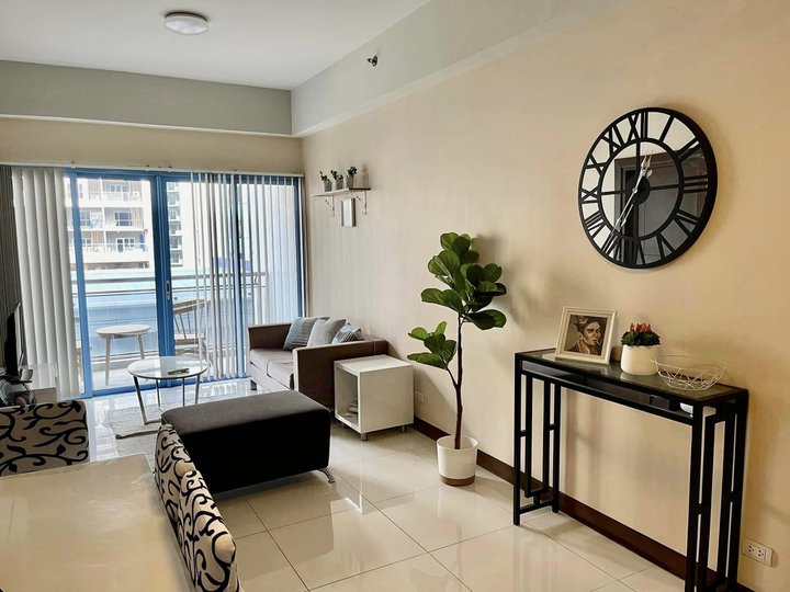 1-bedroom Condo for Rent in Two Central Makati