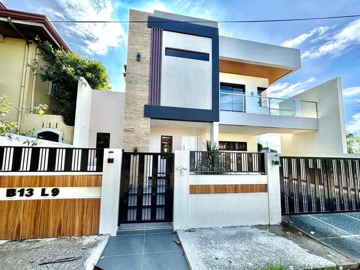 5-bedroom Single Detached House For Sale in Imus Cavite