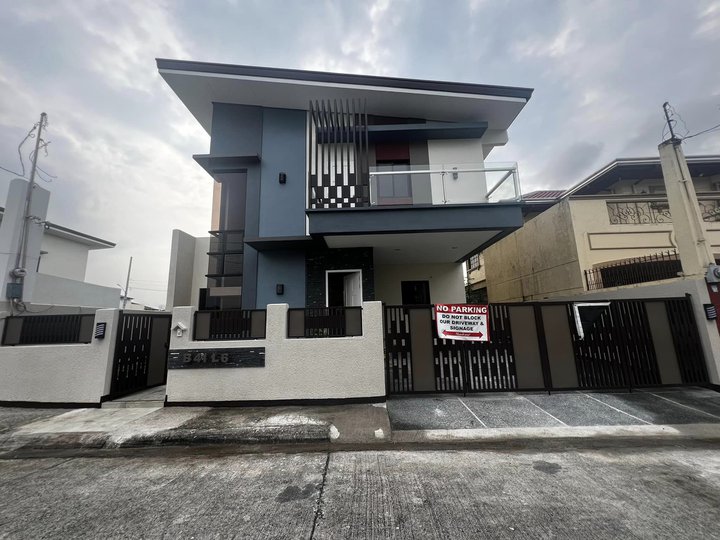 5-bedroom Single Attached House for Sale in The Grand Parkplace Village Imus Cavite