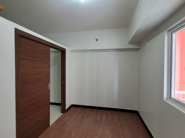 1 br condominium in pasay quantum residences near cartimar la salle arellano pasay