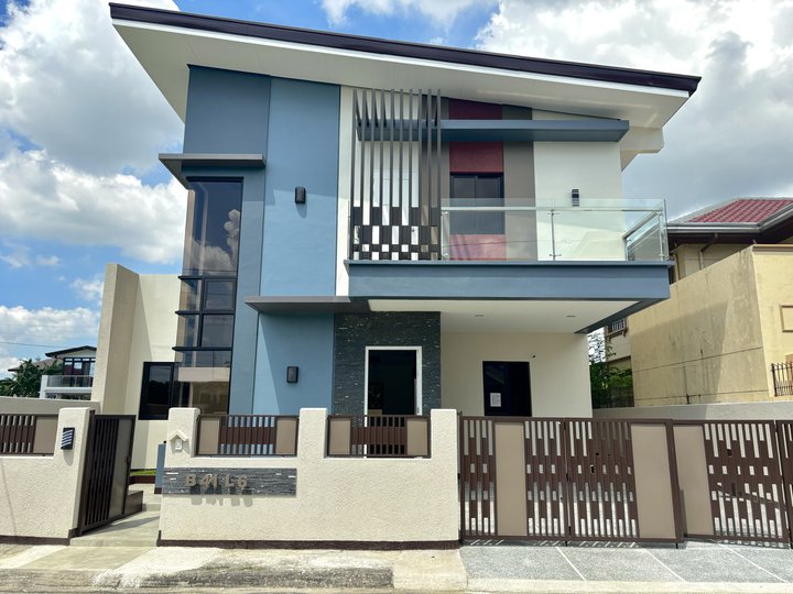 Ready for Occupancy! 5-Bedroom House and Lot for Sale in The Grand Parkplace Village, Imus Cavite!