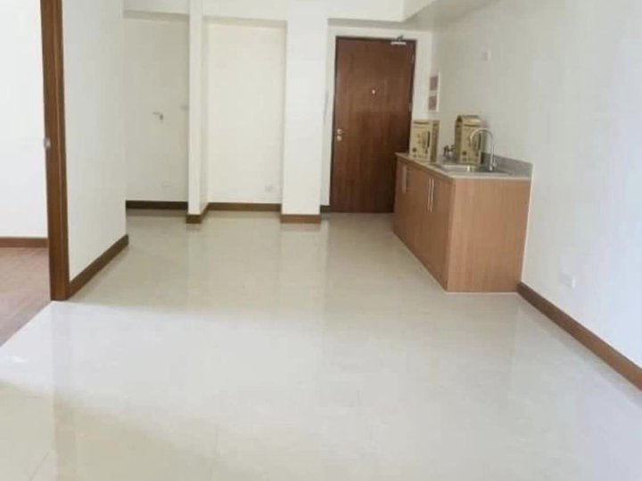 RFO 2 Bedroom condo for sale in Mall of Asia Pasay City near DFA and Banko Sentral