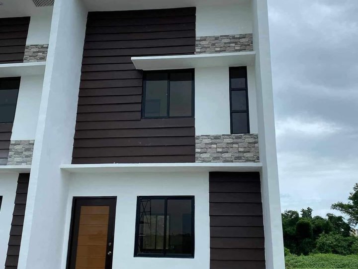 2-Storey Townhouse w/Parking (Discounted DP with GOOD LOCATION)