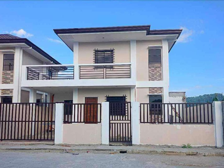 3-bedroom House For Sale in Subic Zambales