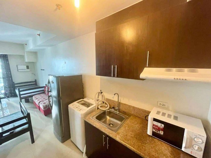 Pre-Owned 24.00 sqm 1-bedroom Residential Condo For Sale in Pioneer Mandaluyong