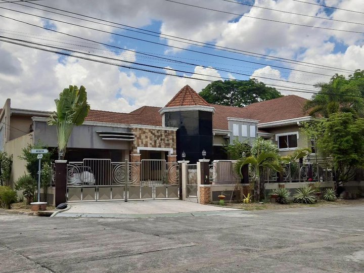 FOR SALE LUXURIOUS MANSION COMPOUND IN ANGELES CITY KOREAN TOWN NEAR CLARK