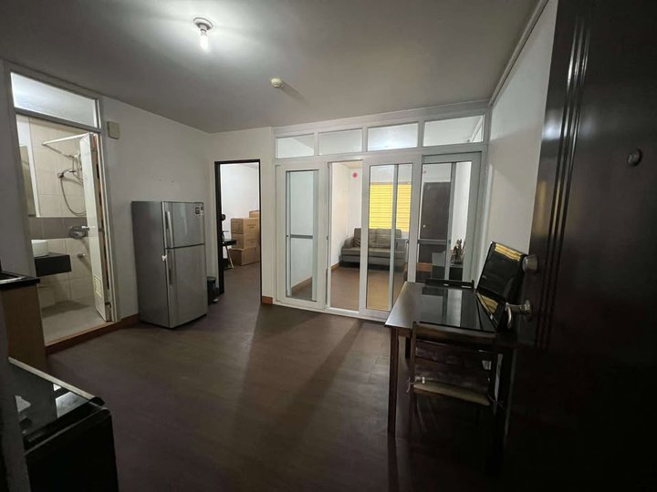 Pre-Owned 40.00 sqm 2-bedroom Residential Condo For Sale in Muntinlupa