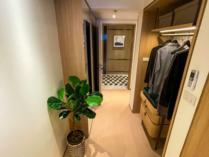 Ultra Prime Condo with Balcony and Parking Space For Sale in Pasig, Laya Shangrila
