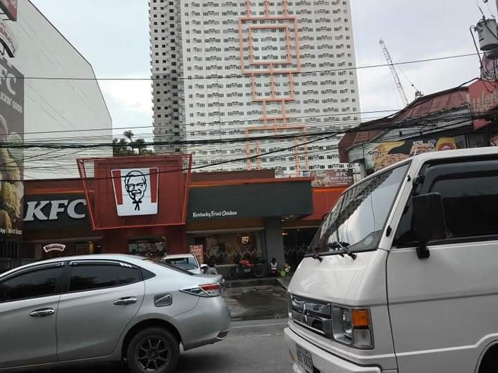 studio w/ balcony condominium in pasay quantum residences near la salle st benilde pasay