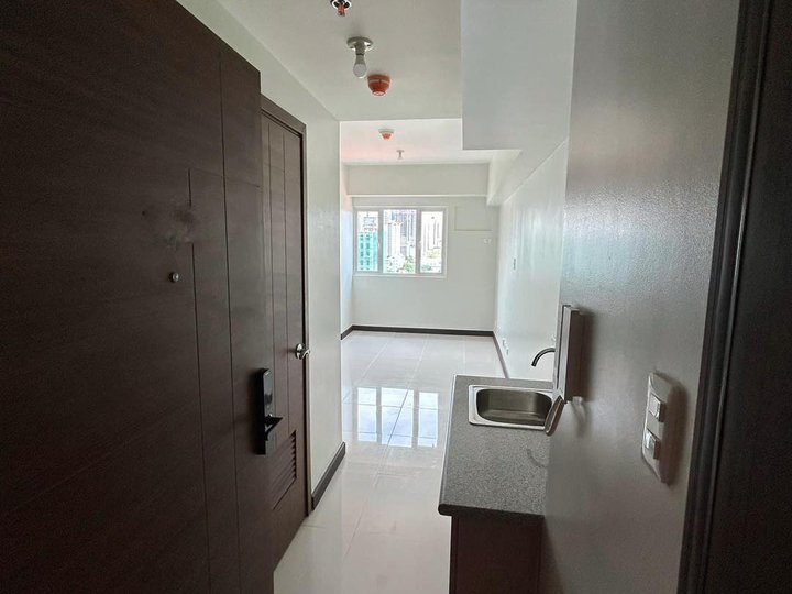 For sale condo in Pasay near Owwa DFA and BSP