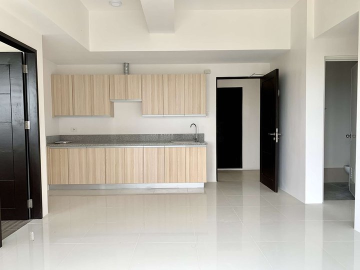 SPACIOUS 2BR CONDOMINIUM FOR SALE IN MANDURRIAO GARDEN RESIDENCES ILO-ILO