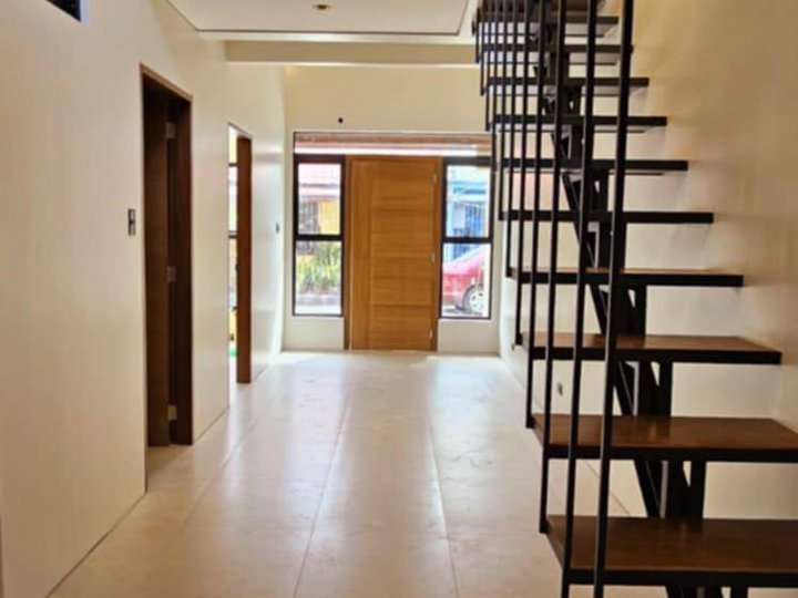 END UNIT 3BR TOWNHOUSE FOR SALE IN PARANAQUE CITY