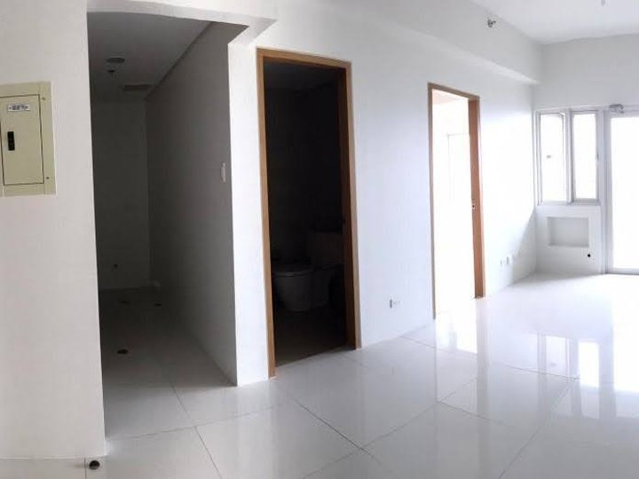 1 Bedroom Unit with Parking for Sale in Times Square West BGC Taguig City