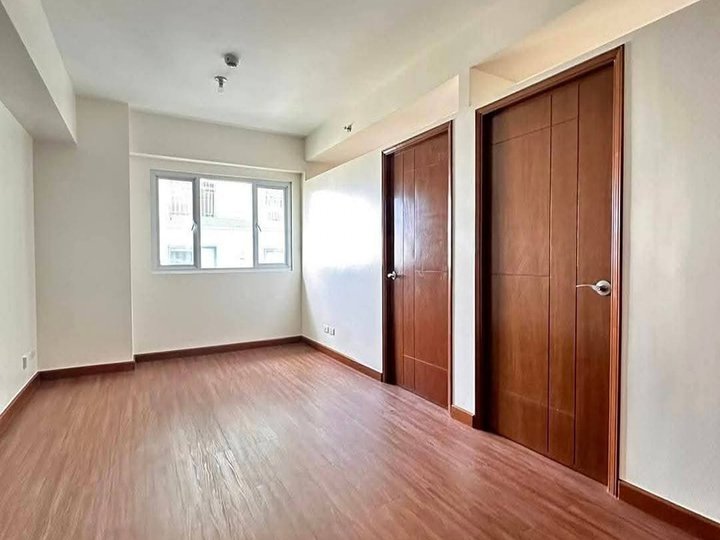 for sale condominium in macapagal 2bedroom pet friendly near macapagal roxas blvd met live pasay