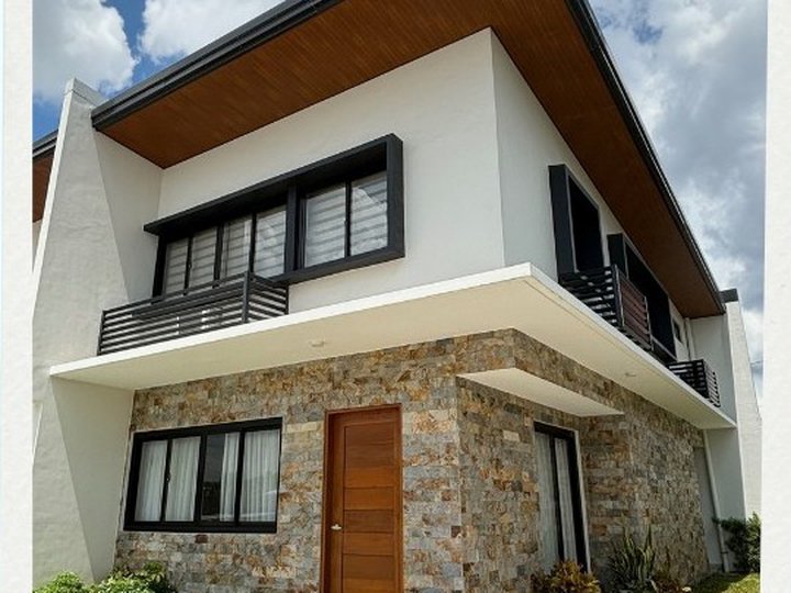 3-bedroom Townhouse For Sale in Binan Laguna