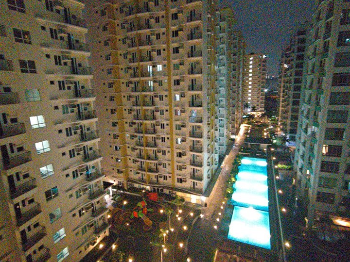 2bedroom condominium in macapagal pasay roxas blvd met live double dragon pasay