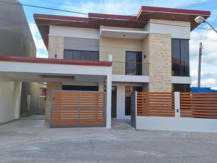 A Brand New 3-Bedroom Modern Contemporary House with 2-Car Garage at Corona del Mar in Talisay City