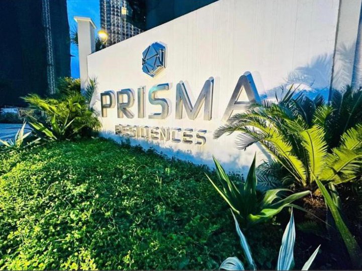 SELLING 2 BEDROOM CONDO UNIT WITH PARKING LOT AT PRISMA RESIDENCE.