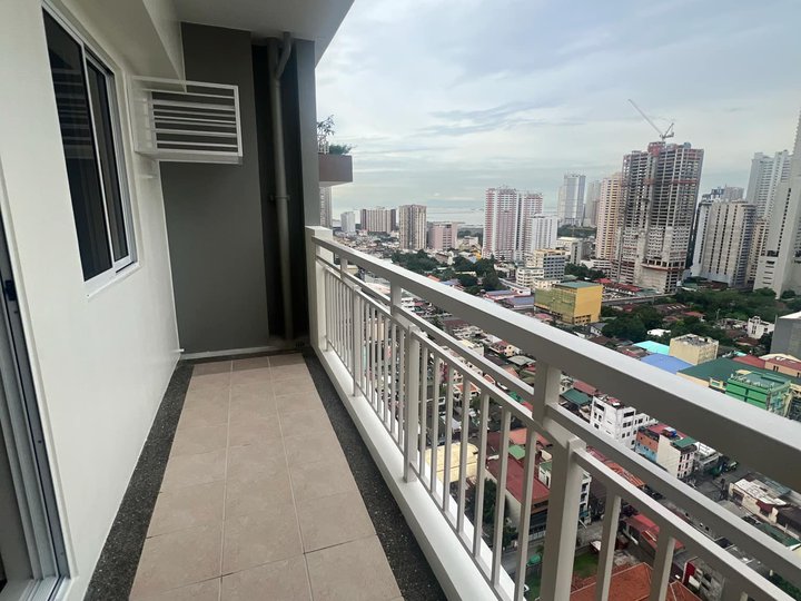 Move-In Ready! Stylish 2BR Condo at DMCI - The Aston Place, Pasay